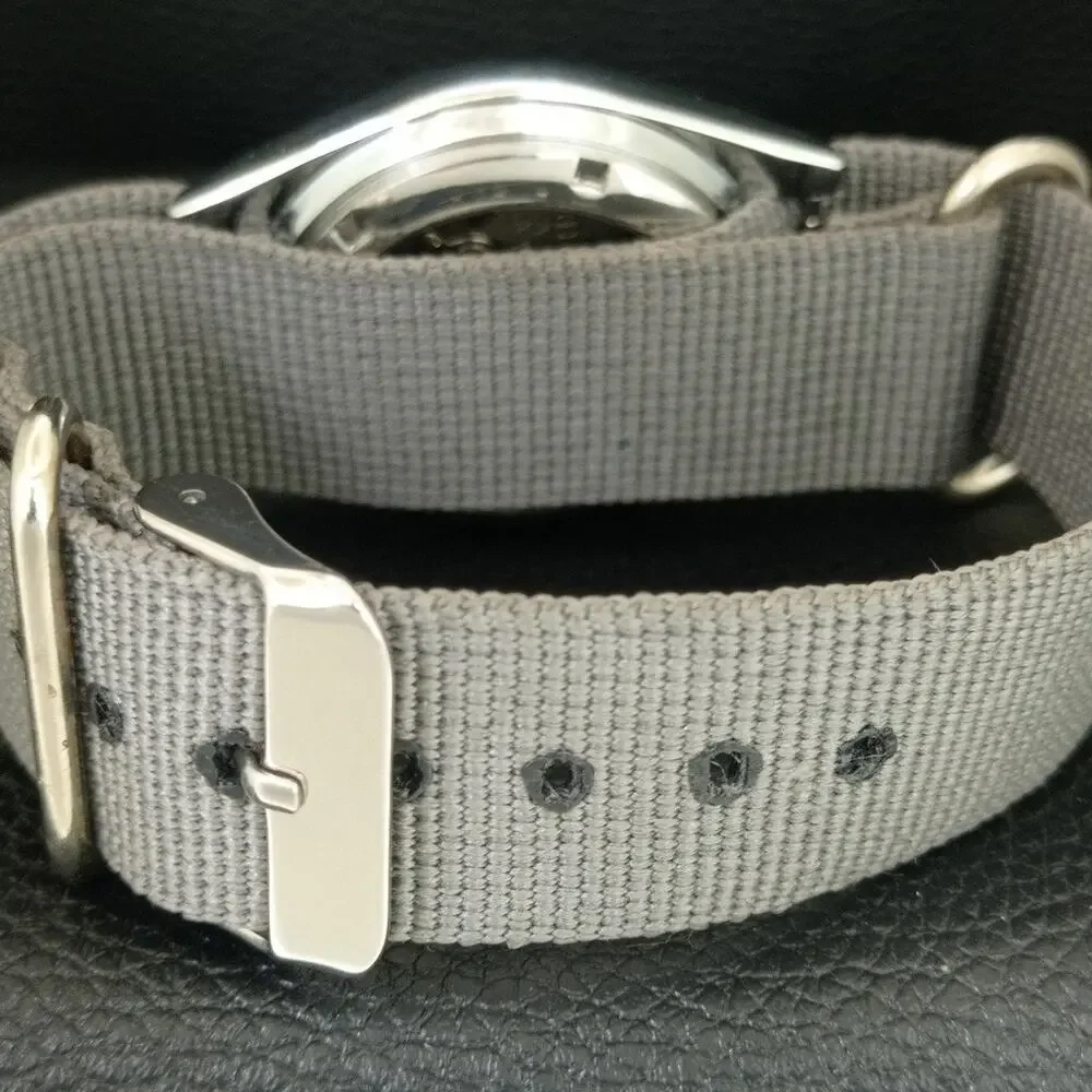 Vintage 1974 Seiko Automatic Mens Silver Watch W/daydate & Silver accents